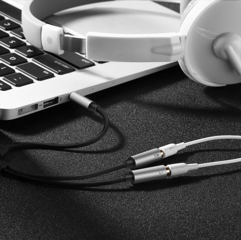 Rozdzielacz słuchawkowy 3.5mm mini jack AUX + mikrofon stereo 20cm srebrny Rozdzielacz słuchawkowy 3.5mm mini jack AUX + mikrofon stereo 20cm srebrny