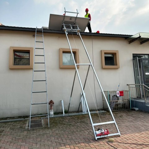 Winda wciągarka dekarska budowlana z pilotem 15 m do 200 kg 1500 W Winda wciągarka dekarska budowlana z pilotem 15 m do 200 kg 1500 W