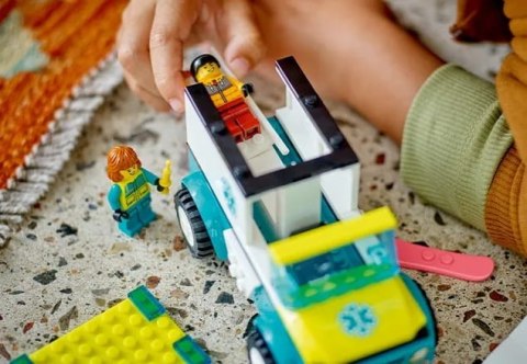 60403 - LEGO City - Karetka i snowboardzista 60403 - LEGO City - Karetka i snowboardzista