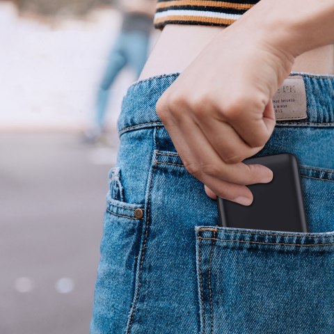 Powerbank 10000 mAh 22.5W USB-A USB-C micro USB z kablem USB-C i Lightning - czarny Powerbank 10000 mAh 22.5W USB-A USB-C micro USB z kablem USB-C i Lightning - czarny
