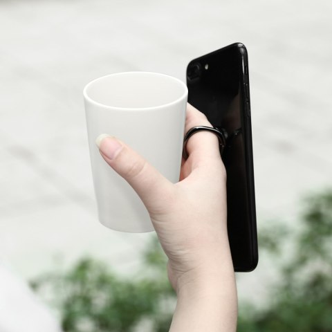 Uchwyt magnetyczny do telefonu na palec Privity Ring z funkcją stojaka - srebrny Uchwyt magnetyczny do telefonu na palec Privity Ring z funkcją stojaka - srebrny