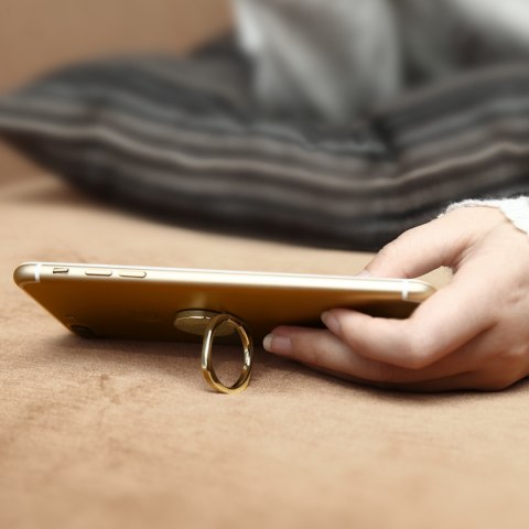 Uchwyt magnetyczny do telefonu na palec Privity Ring z funkcją stojaka - złoty Uchwyt magnetyczny do telefonu na palec Privity Ring z funkcją stojaka - złoty