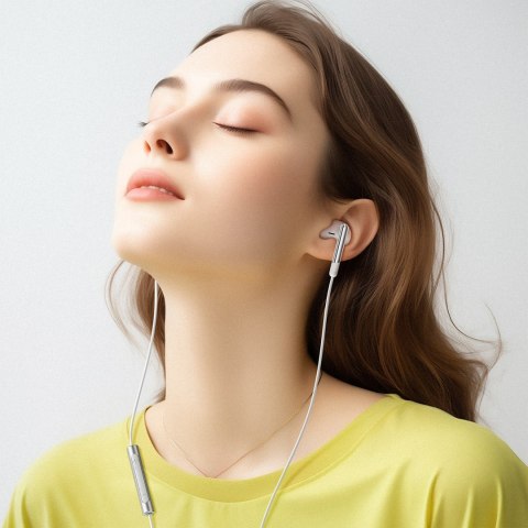 Słuchawki przewodowe z mikrofonem i pilotem USB-C 1.2m - białe Słuchawki przewodowe z mikrofonem i pilotem USB-C 1.2m - białe