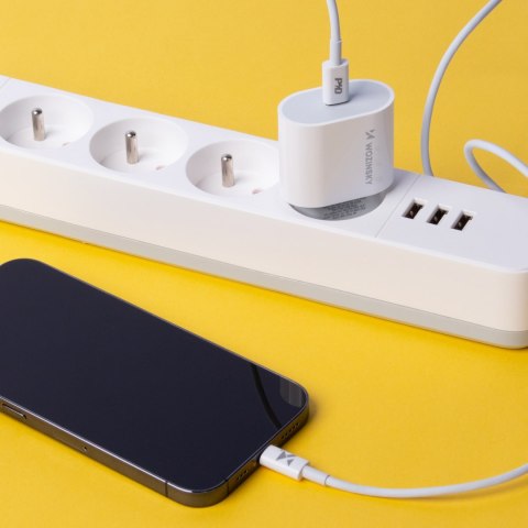 Szybka ładowarka USB C PD 20W + kabel USB C / Lightning 1m biały Szybka ładowarka USB C PD 20W + kabel USB C / Lightning 1m biały