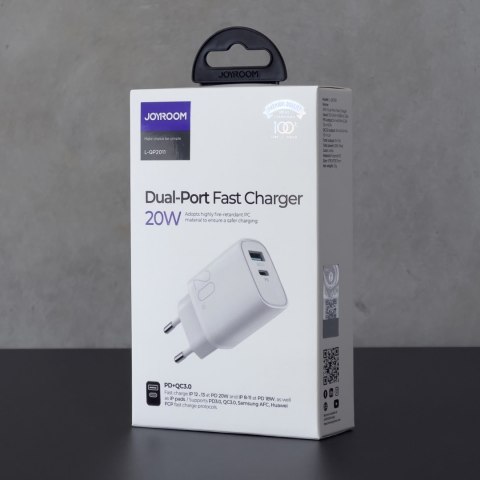 Szybka ładowarka sieciowa USB-A QC3.0 / USB-C PD 20W - biała Szybka ładowarka sieciowa USB-A QC3.0 / USB-C PD 20W - biała