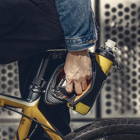 Torba rowerowa pod siodełko z kieszonką na butelkę bidon 1.5l - czarna Torba rowerowa pod siodełko z kieszonką na butelkę bidon 1.5l - czarna