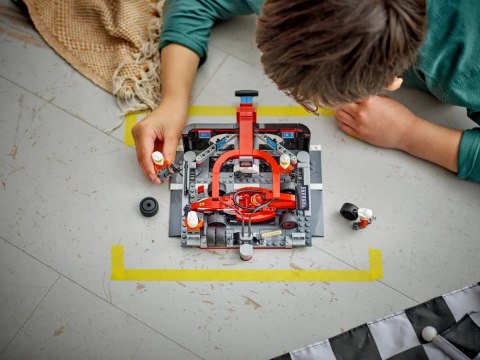 60443 - LEGO City - F1® Pit stop i mechanicy z bolidem Ferrari 60443 - LEGO City - F1® Pit stop i mechanicy z bolidem Ferrari