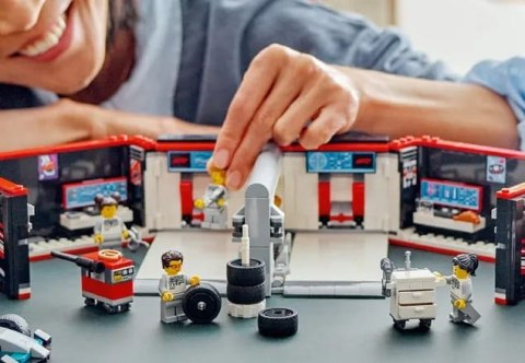 60444 - LEGO City - F1® Garaż i bolidy Mercedes-AMG i Alpine 60444 - LEGO City - F1® Garaż i bolidy Mercedes-AMG i Alpine