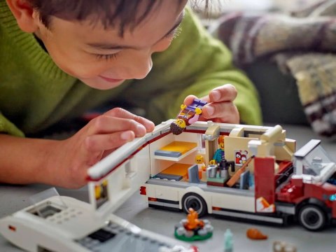 60454 - LEGO City - Wakacyjny kamper pełen przygód 60454 - LEGO City - Wakacyjny kamper pełen przygód