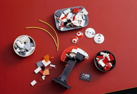 75327 - LEGO Star Wars - Hełm Luke'a Skywalkera™ - Czerwony Pięć 75327 - LEGO Star Wars - Hełm Luke'a Skywalkera™ - Czerwony Pięć