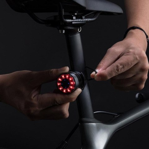 Lampka rowerowa tylna LED z micro USB czerwone światło 5 trybów czarna Lampka rowerowa tylna LED z micro USB czerwone światło 5 trybów czarna