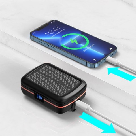 Słuchawki bezprzewodowe TWS wodoodporne z ładowarką solarną i powerbankiem 2500mAh czarny Słuchawki bezprzewodowe TWS wodoodporne z ładowarką solarną i powerbankiem 2500mAh czarny