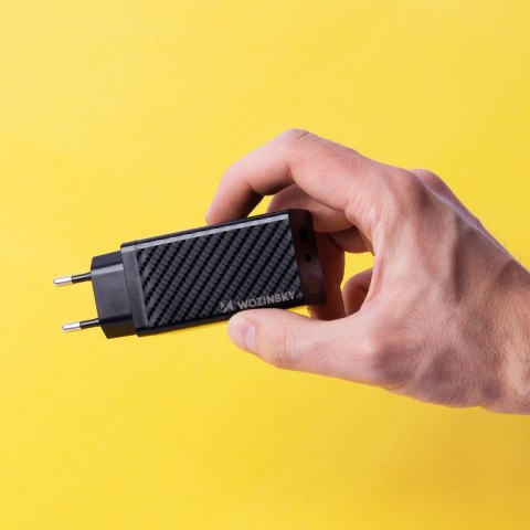 Ładowarka GaN 65W z portami USB USB-C QC 3.0 PD czarna Ładowarka GaN 65W z portami USB USB-C QC 3.0 PD czarna