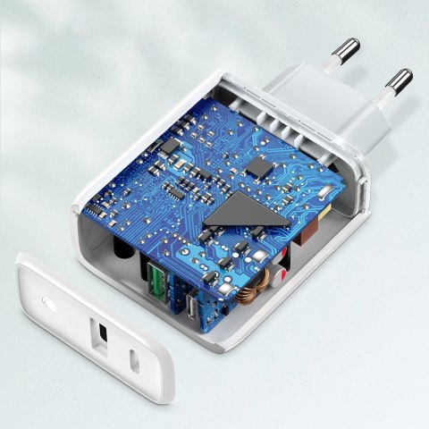 Szybka ładowarka sieciowa USB-C + USB 36 W Quick Charge 4.0 Power Delivery biały Szybka ładowarka sieciowa USB-C + USB 36 W Quick Charge 4.0 Power Delivery biały