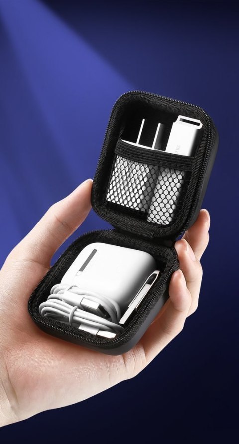 Etui pudełko na słuchawki i akcesoria GSM 8x8cm czarny Etui pudełko na słuchawki i akcesoria GSM 8x8cm czarny
