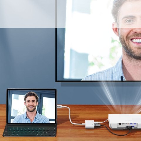 Adapter przejściówka z iPhone Lightning na HDMI FullHD + Lightning biały Adapter przejściówka z iPhone Lightning na HDMI FullHD + Lightning biały