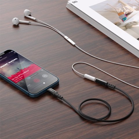 Przejściówka adapter audio AUX do iPhone MFI Lightning - 3.5mm mini jack 18cm czarny Przejściówka adapter audio AUX do iPhone MFI Lightning - 3.5mm mini jack 18cm czarny