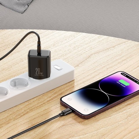 Ładowarka sieciowa USB-C 20W PD z kablem do iPhone Lightning czarna Ładowarka sieciowa USB-C 20W PD z kablem do iPhone Lightning czarna