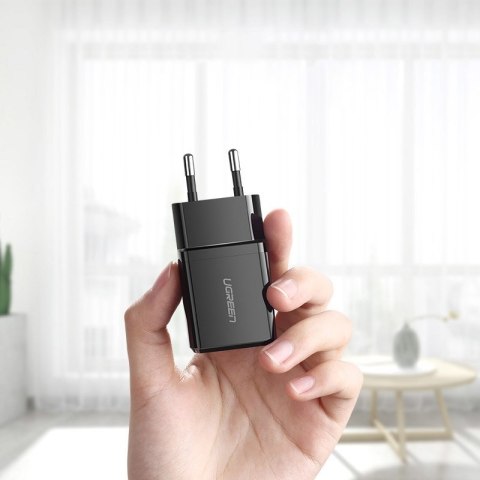 Mała ładowarka sieciowa do telefonu USB 2.1A czarny Mała ładowarka sieciowa do telefonu USB 2.1A czarny