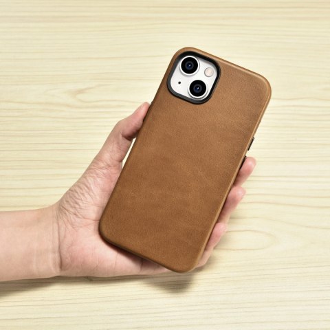 Skórzane etui iPhone 14 Plus magnetyczne z MagSafe Oil Wax Premium Leather Case jasny brąz Skórzane etui iPhone 14 Plus magnetyczne z MagSafe Oil Wax Premium Leather Case jasny brąz