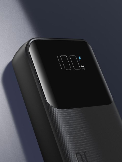 Powerbank 30W 10000mAh z wbudowanymi kablami iPhone Lightning i USB-C czarny Powerbank 30W 10000mAh z wbudowanymi kablami iPhone Lightning i USB-C czarny
