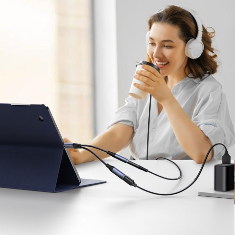 2w1 Adapter przejściówka ładowarka + słuchawki USB-C do USB-C / mini jack 3.5mm czarny 2w1 Adapter przejściówka ładowarka + słuchawki USB-C do USB-C / mini jack 3.5mm czarny