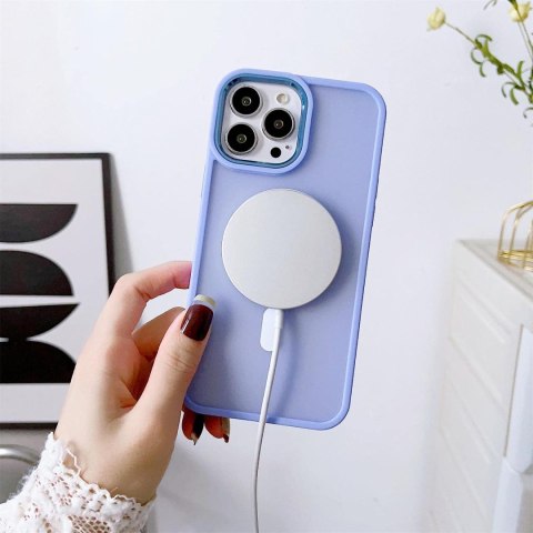 Magnetyczne etui z MagSafe do iPhone 15 Pro otworki pod smycz fioletowe Magnetyczne etui z MagSafe do iPhone 15 Pro otworki pod smycz fioletowe